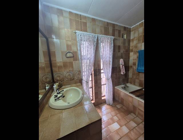 3 BEDROOM TOWNHOUSE FOR SALE IN BEACON ROCKS